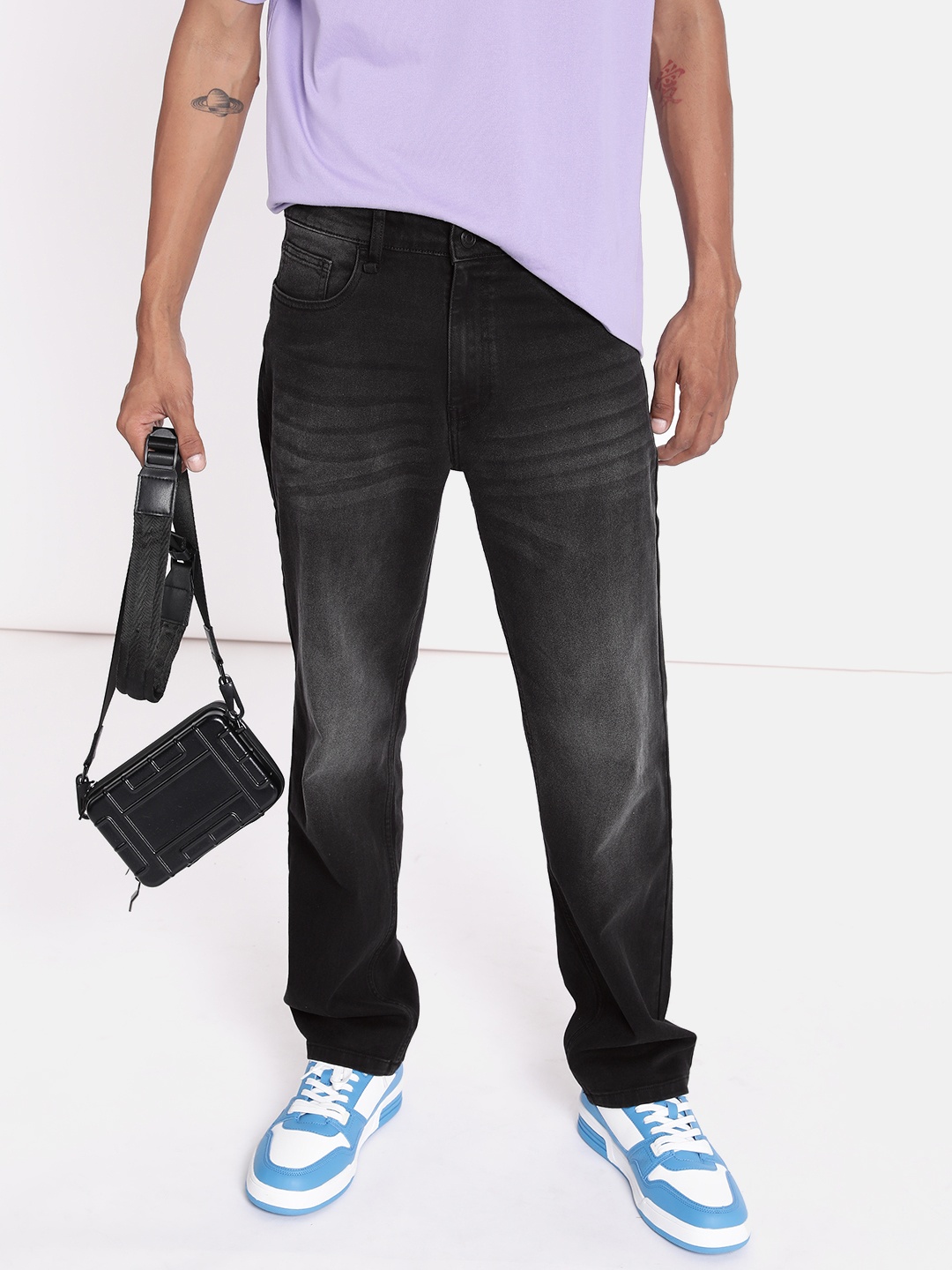 

The Roadster Life Co. Men Light Fade Stretchable Jeans, Black