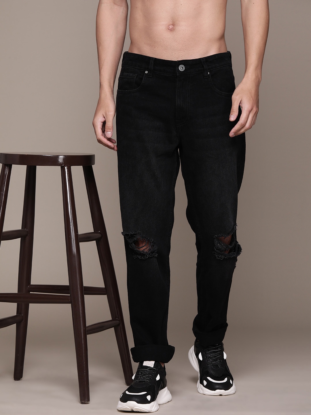 

The Roadster Lifestyle Co. Men Relaxed Fit Ripped Jeans, Black