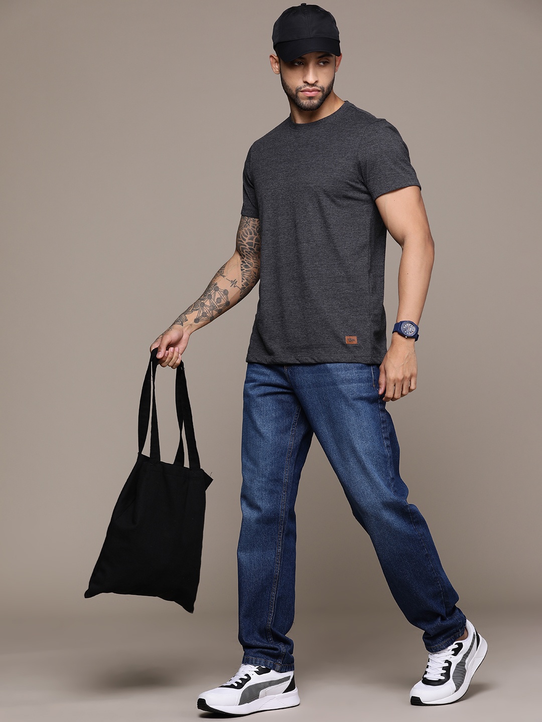 

The Roadster Lifestyle Co. Men Pure Cotton Relaxed Fit Light Fade Stretchable Jeans, Blue
