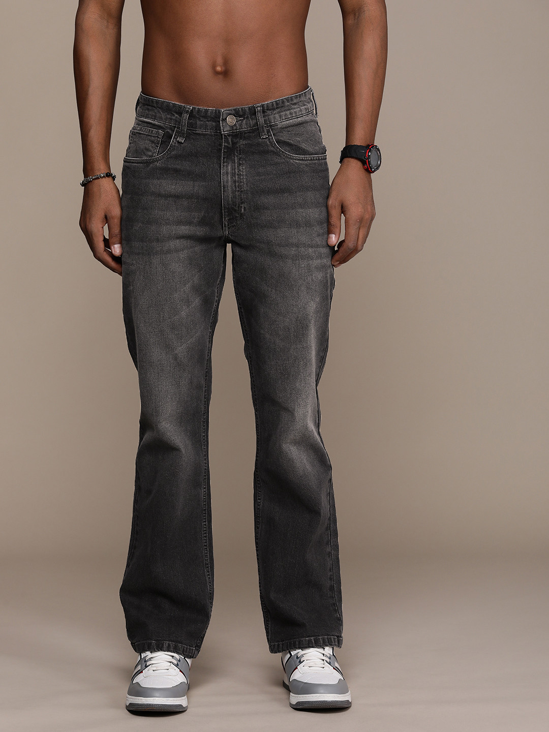 

The Roadster Life Co. Men Bootcut Light Fade Stretchable Mid-Rise Jeans, Grey