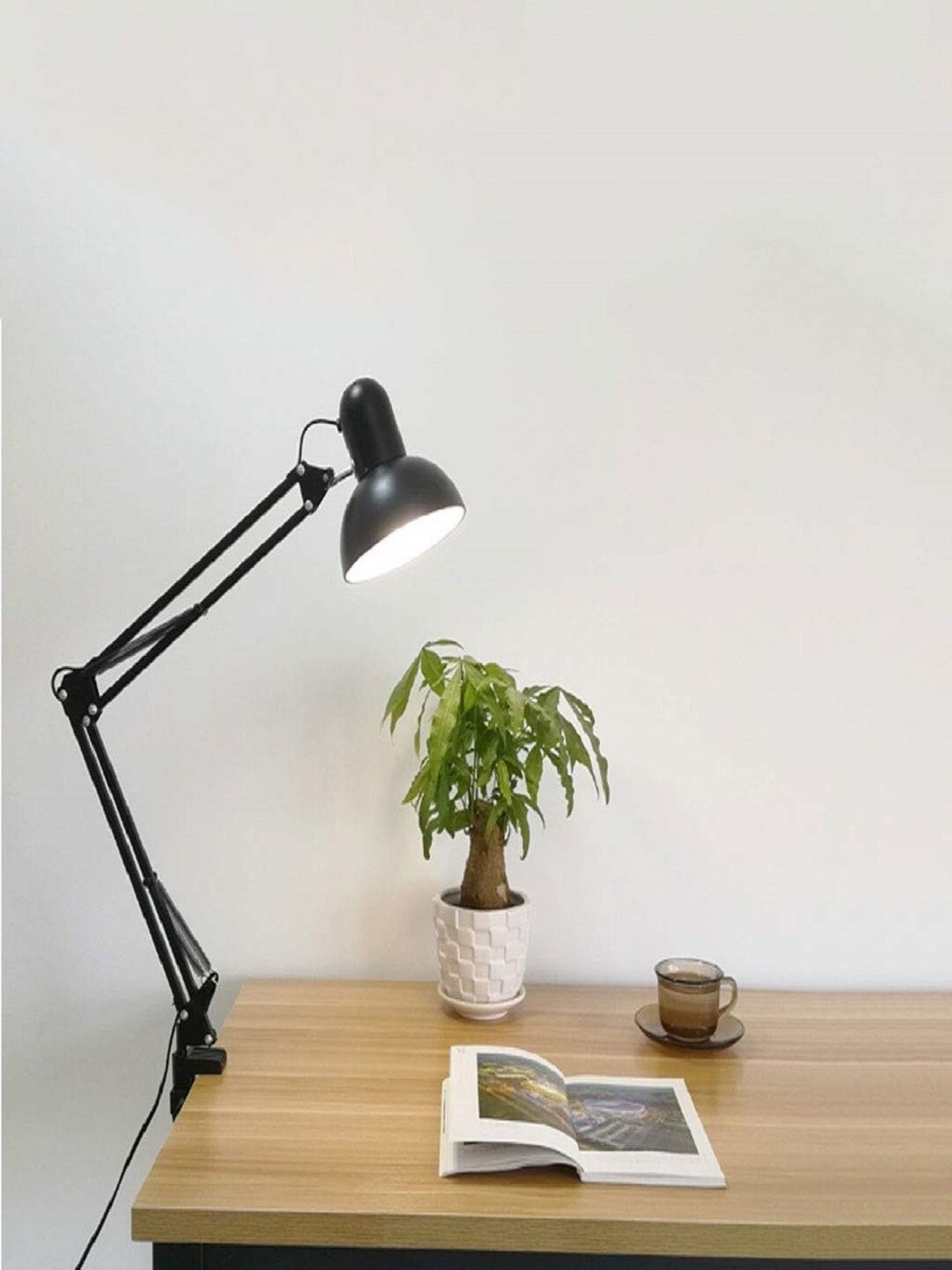 

Mufasa Black & White Solid Flexible Spring With On/Off Switch Table Lamp