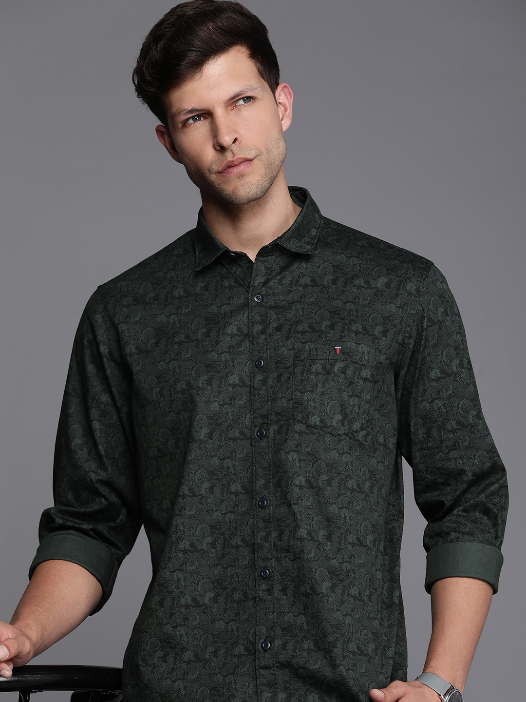 

Louis Philippe Jeans Men Slim Fit Conversational Opaque Printed Casual Shirt, Black