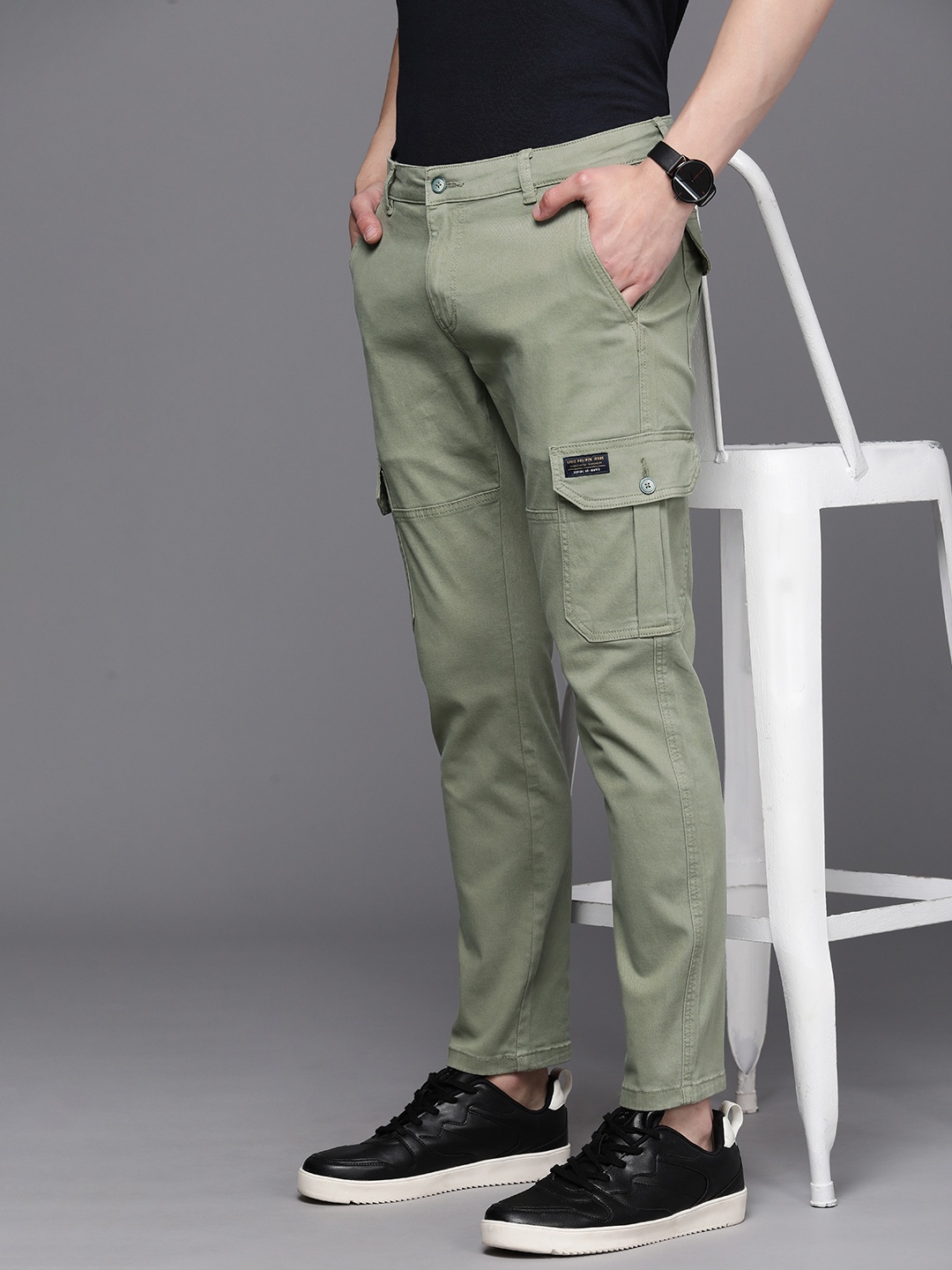 

Louis Philippe Jeans Men Comfort Tapered Fit Low-Rise Cargo Trousers, Green