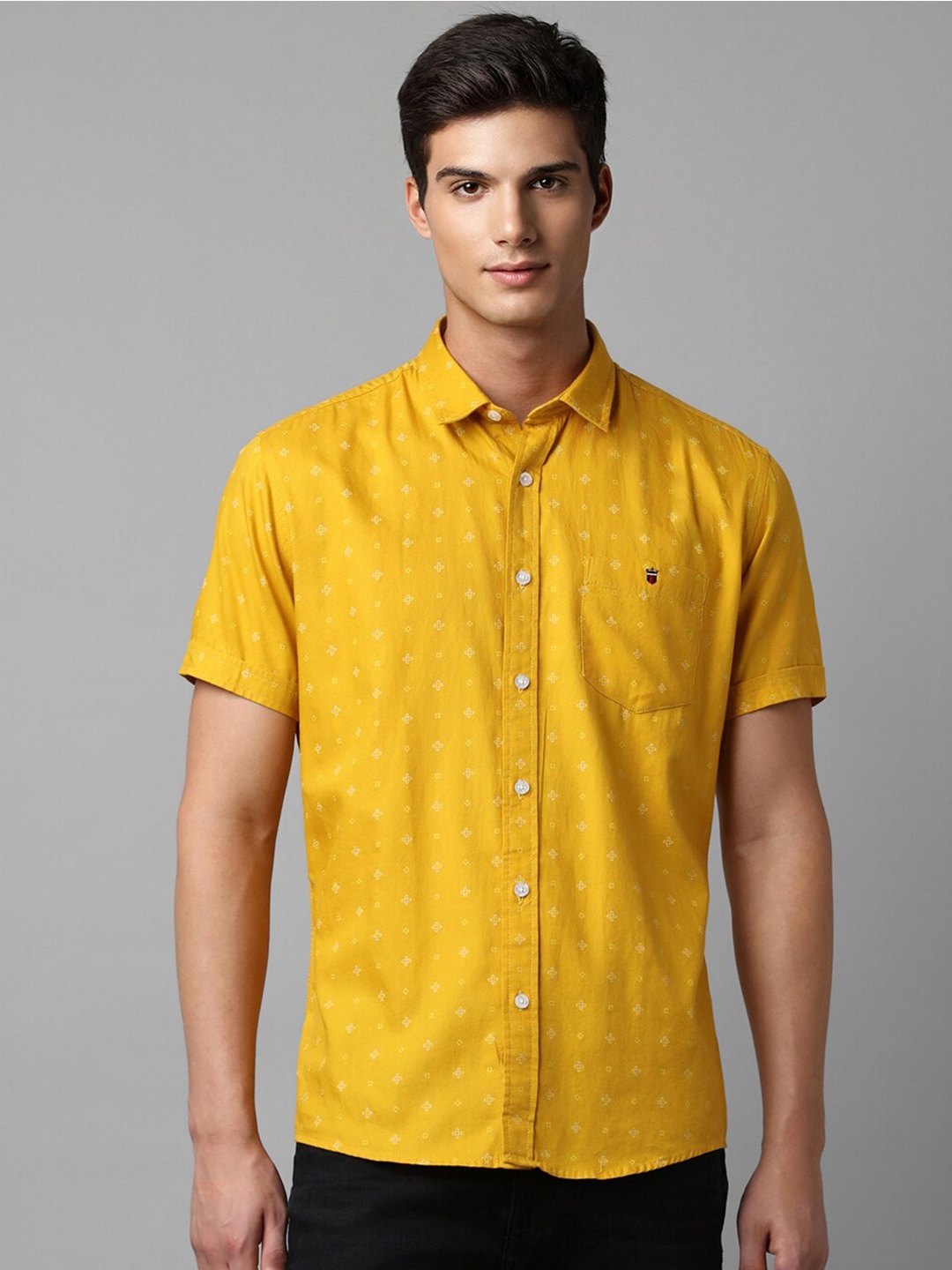 

Louis Philippe Jeans Slim Fit Geometric Print Short Sleeves Pure Cotton Casual Shirt, Yellow