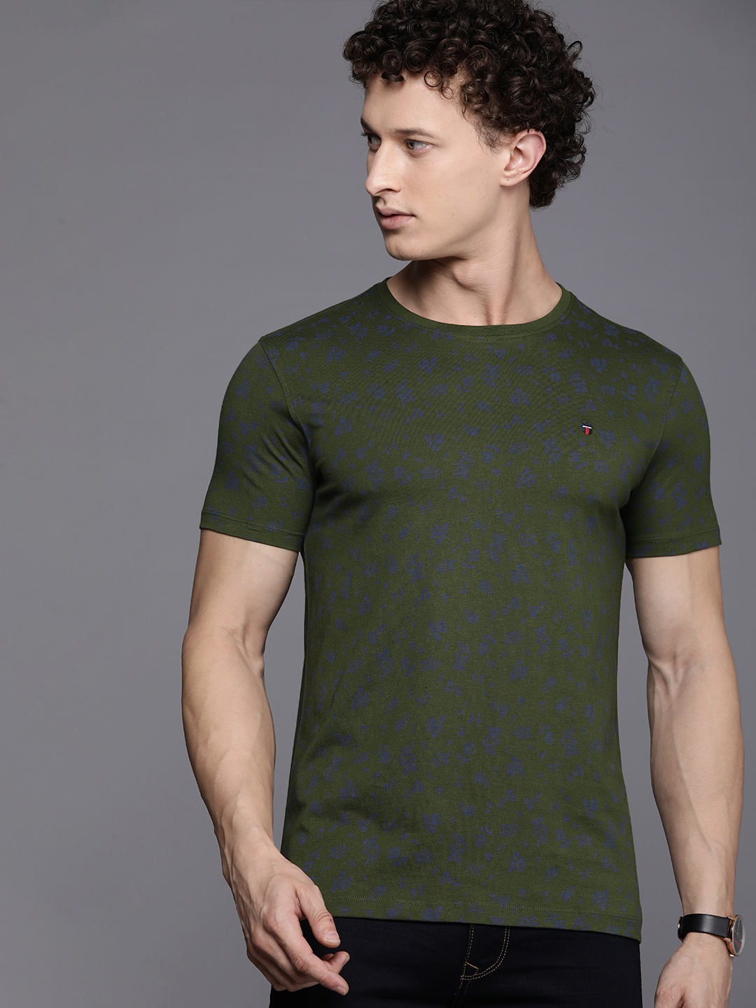 

Louis Philippe Jeans Abstract Printed Pure Cotton Slim Fit T-shirt, Olive