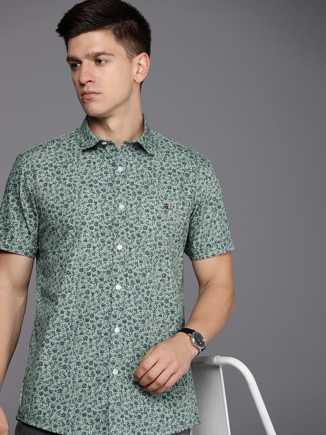 

Louis Philippe Jeans Slim Fit Floral Opaque Printed Casual Shirt, Green