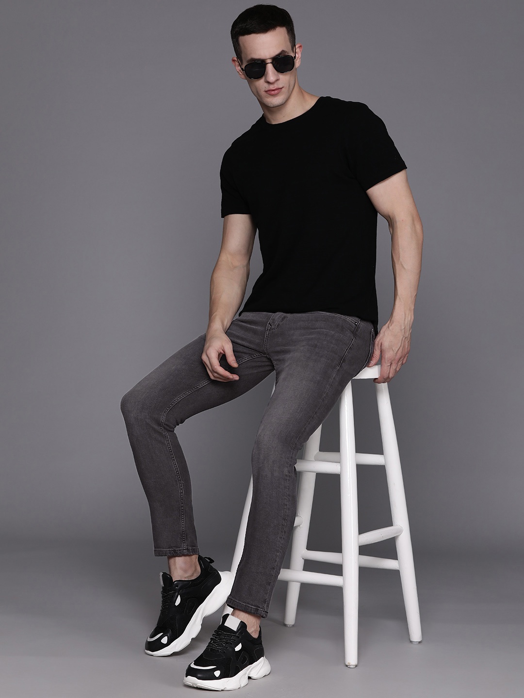 

Louis Philippe Jeans Men Smart Fit Light Fade Stretchable Jeans, Navy blue