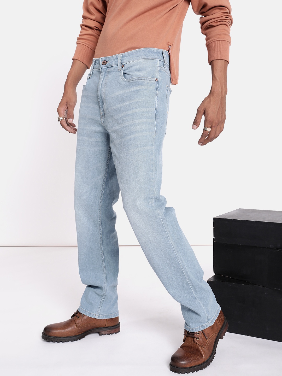 

The Roadster Life Co. Men Mid-Rise Light Fade Stretchable Jeans, Blue
