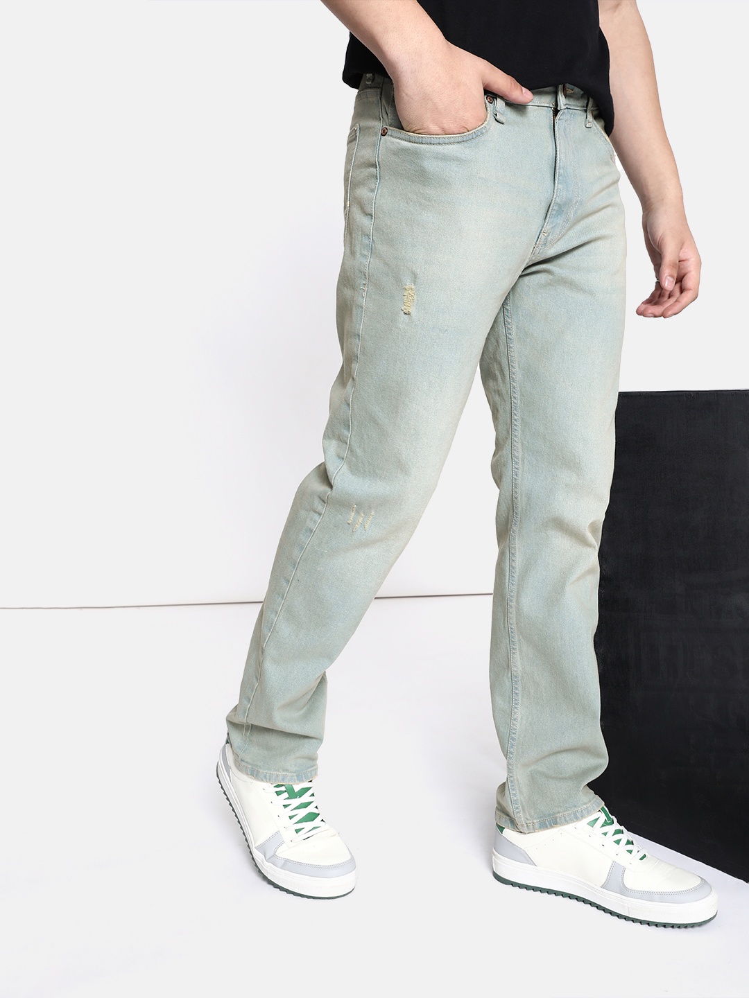 

The Roadster Life Co. Men Mid Rise Mildly Distressed Light Fade Stretchable Jeans, Blue