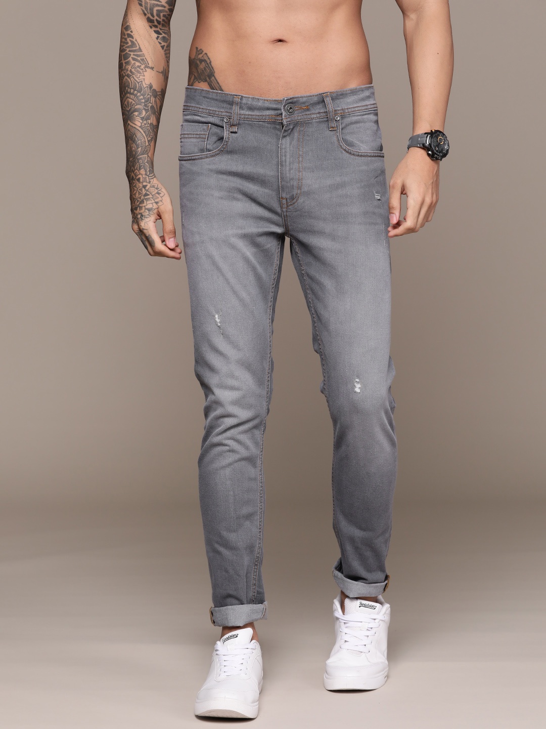 

The Roadster Lifestyle Co. Men Slim Tapered Fit Low Distress Light Fade Stretchable Jeans, Grey