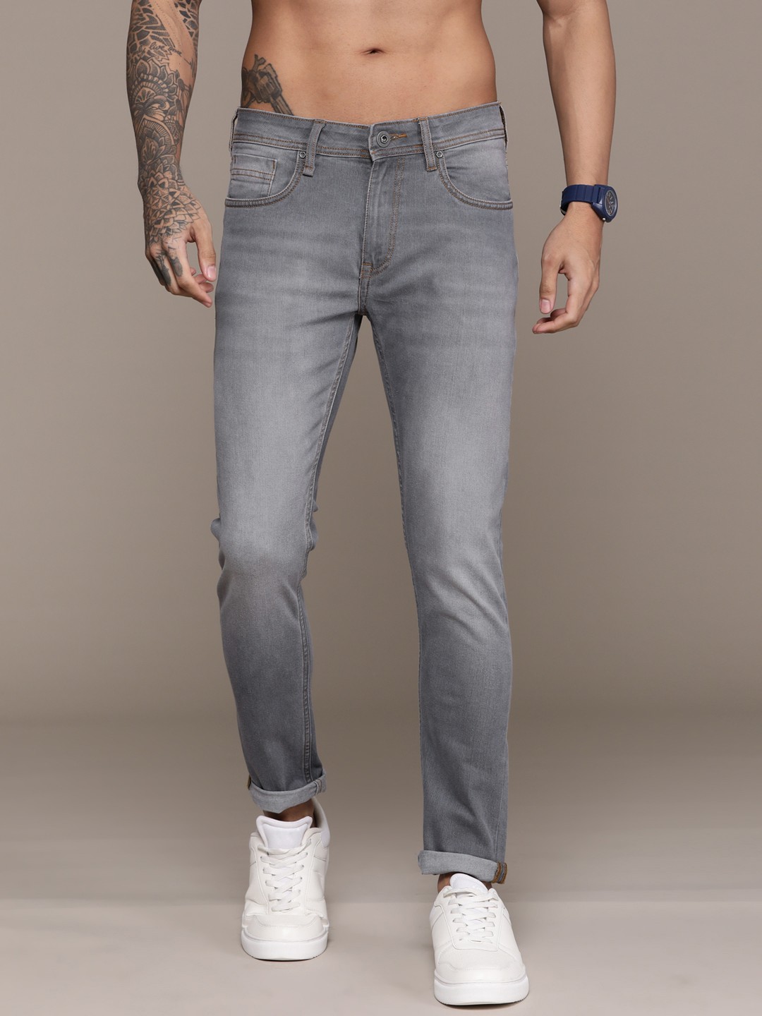 

The Roadster Lifestyle Co. Men Slim Tapered Fit Jeans, Grey