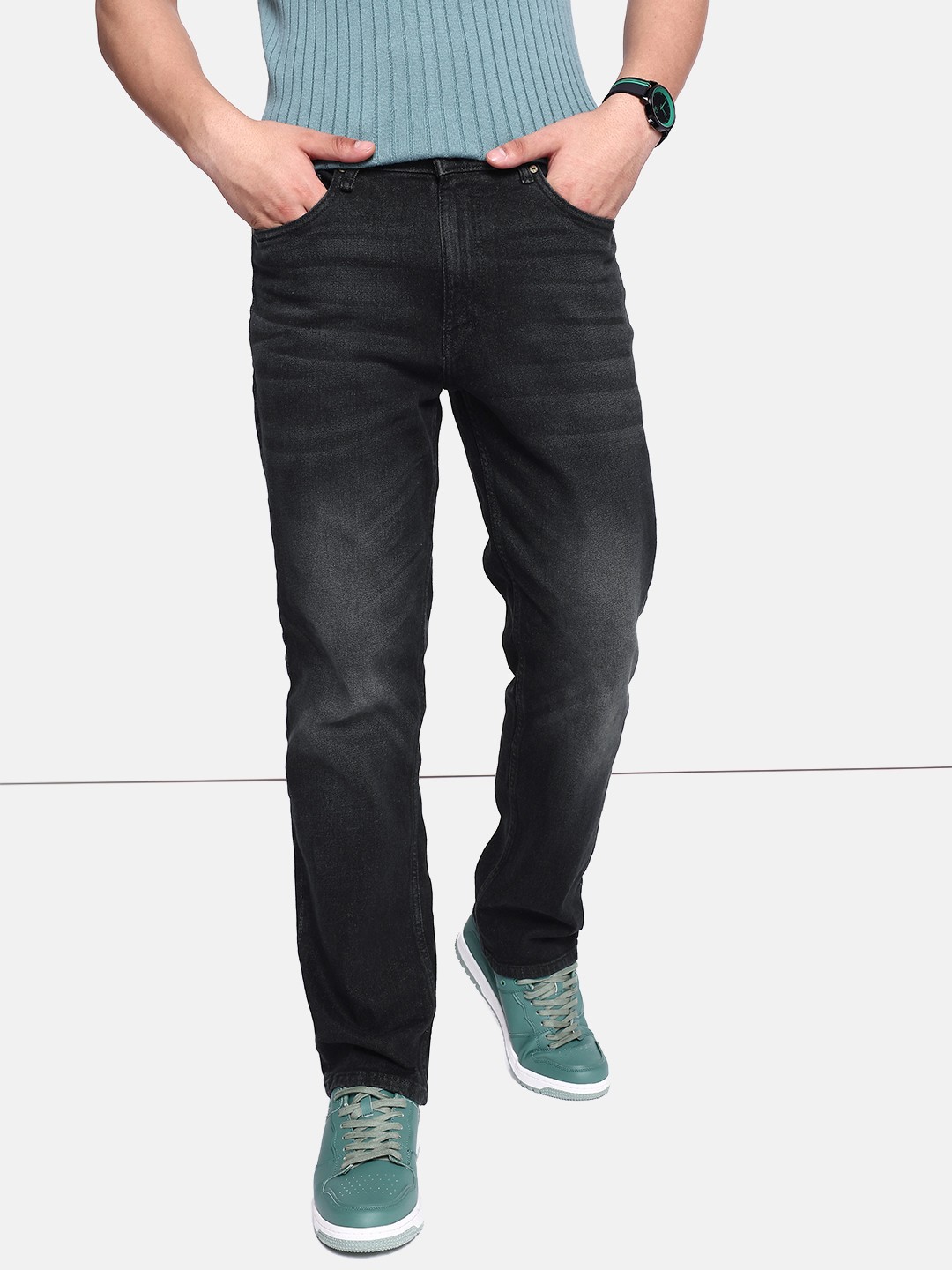 

The Roadster Life Co. Men Light Fade Jeans, Black