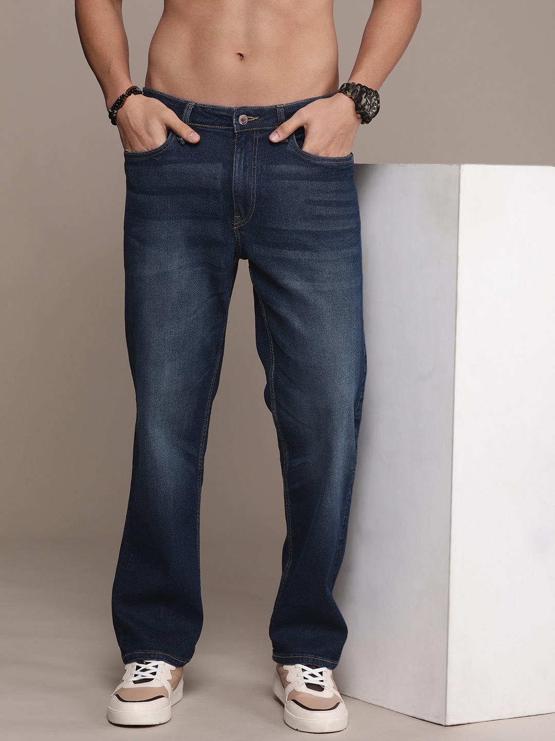 

The Roadster Life Co. Men Light Fade Stretchable Jeans, Blue