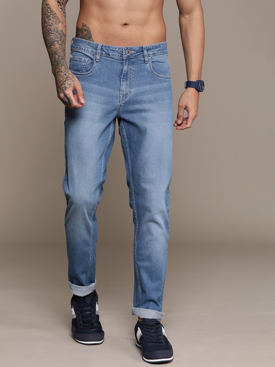 

The Roadster Lifestyle Co. Men Slim Tapered Fit Light Fade Stretchable Jeans, Blue