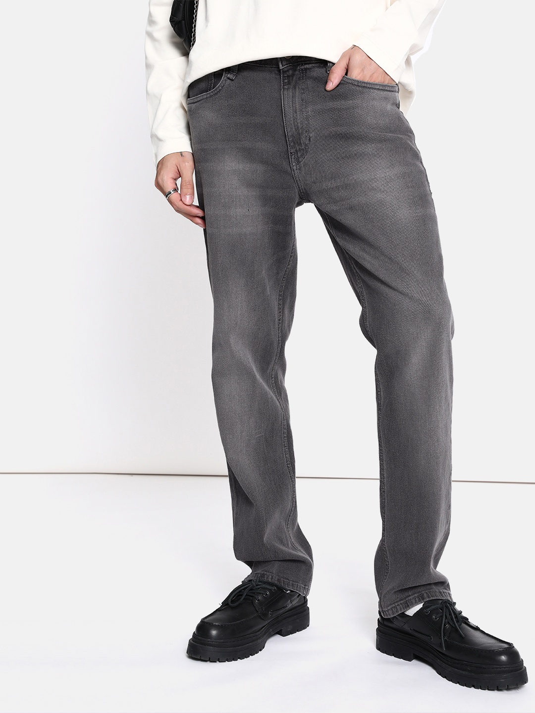 

The Roadster Life Co. Men Mid Rise Light Fade Stretchable Jeans, Grey