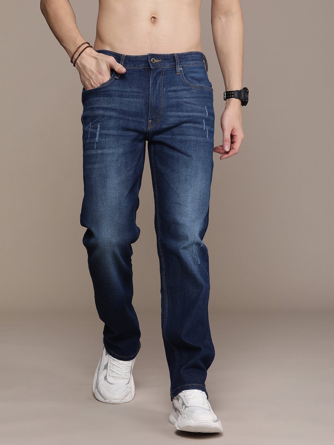 

Roadster Men Slim Fit Low Distress Light Fade Stretchable Jeans, Blue