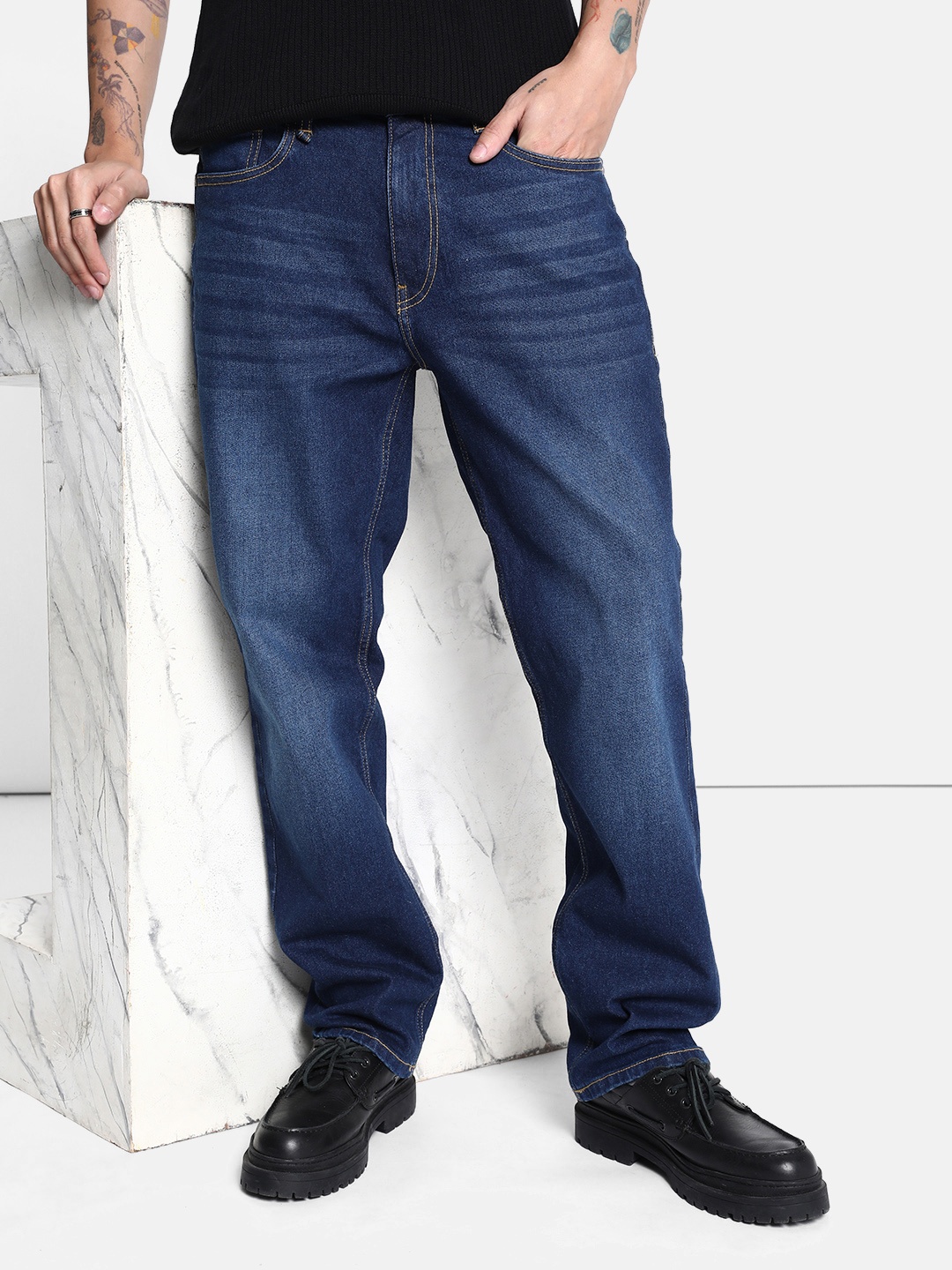

The Roadster Life Co. Men Mid Rise Light Fade Stretchable Jeans, Blue