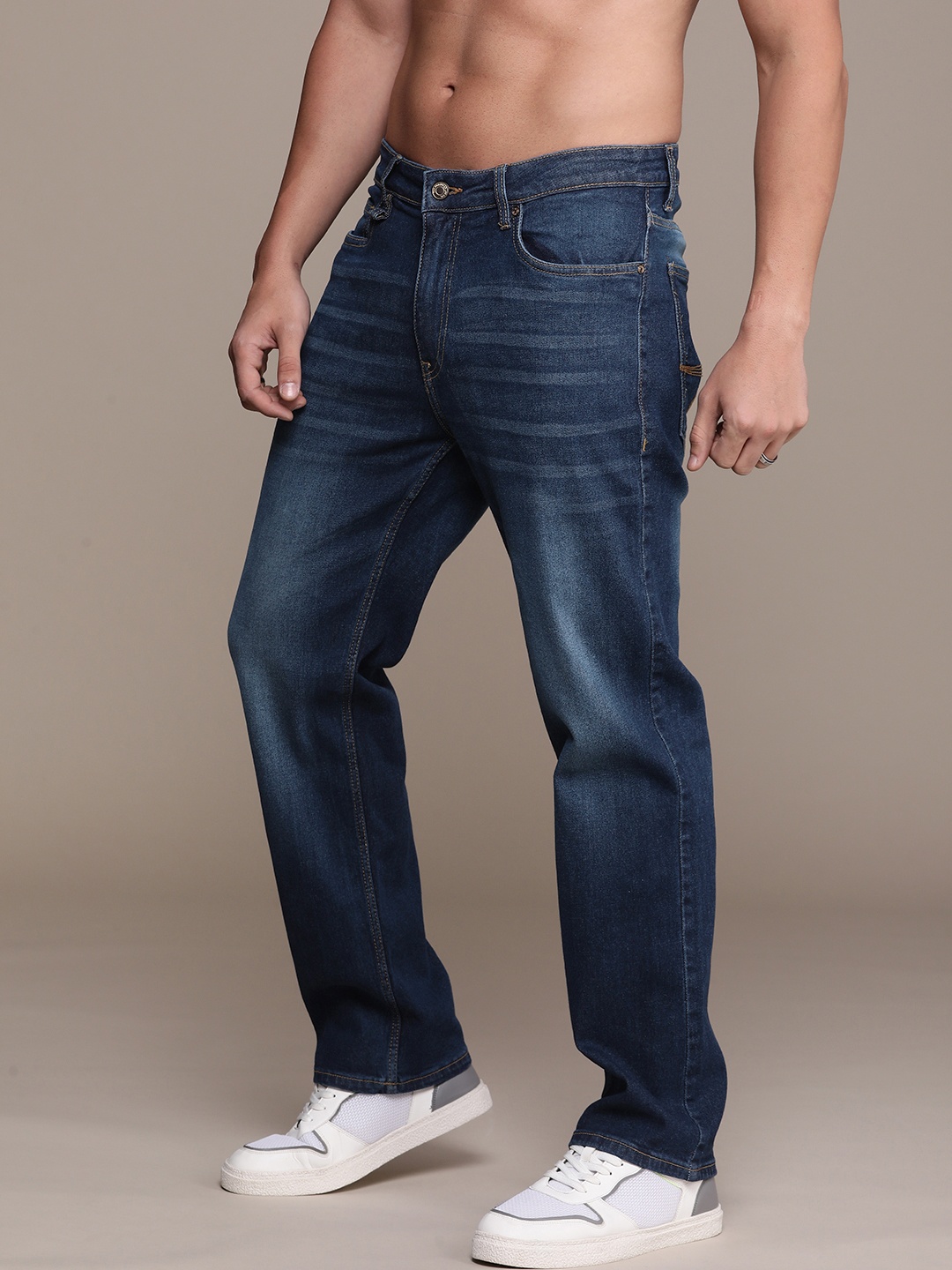 

The Roadster Life Co. Men Regular Fit Heavy Fade Stretchable Jeans, Blue