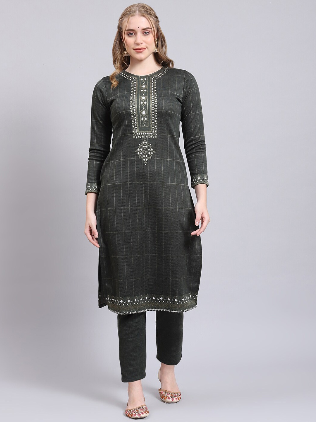 

Monte Carlo Ethnic Motifs Yoke Design Thread Work Kurta with Trousers, Olive
