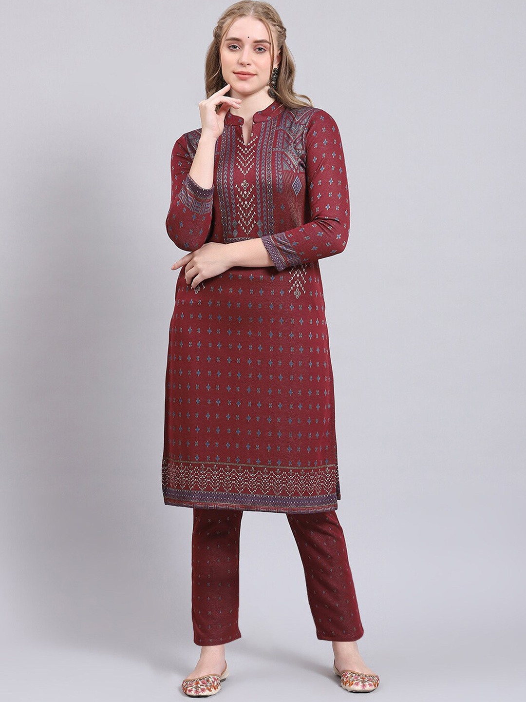 

Monte Carlo Ethnic Motifs Printed Mandarin Collar Kurta with Trousers, Maroon