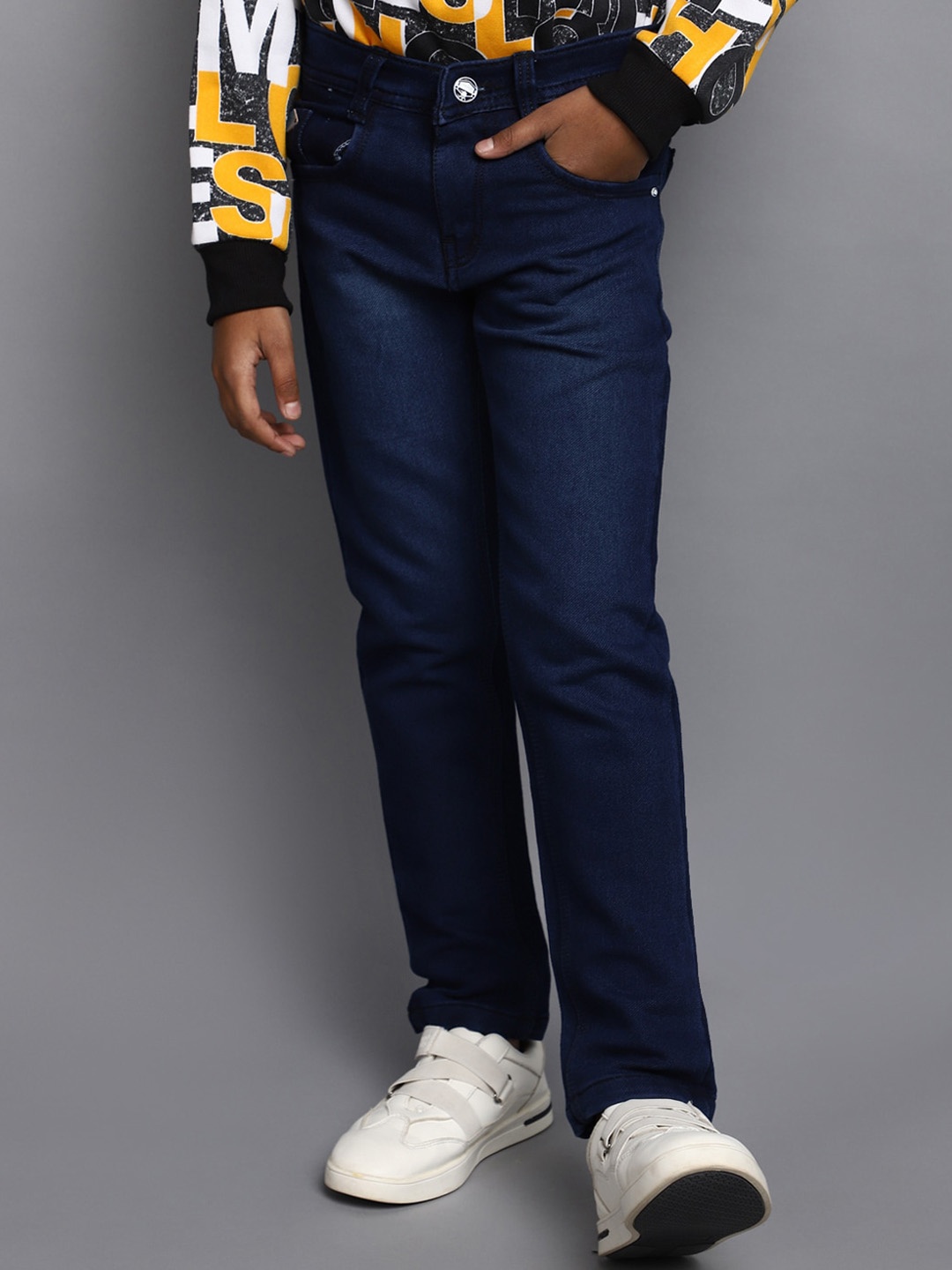 V-Mart Boys Mid Rise Light Fade Clean Look Jeans, Blue