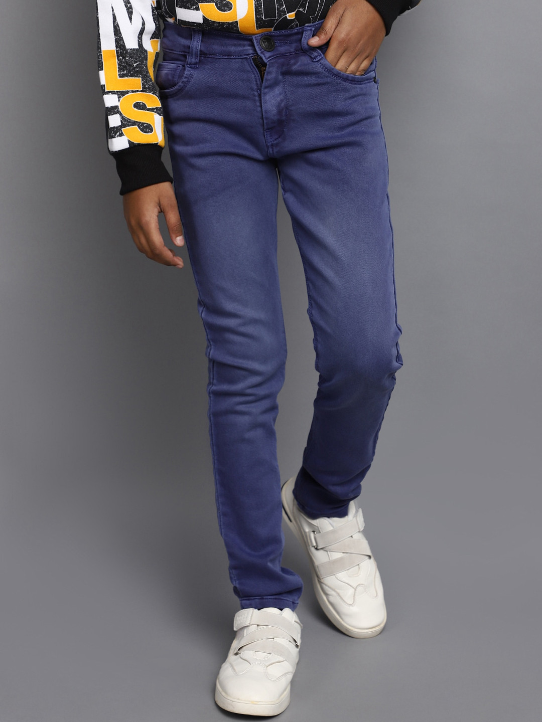

V-Mart Boys Regular Fit Mid-Rise Cotton Jeans, Blue