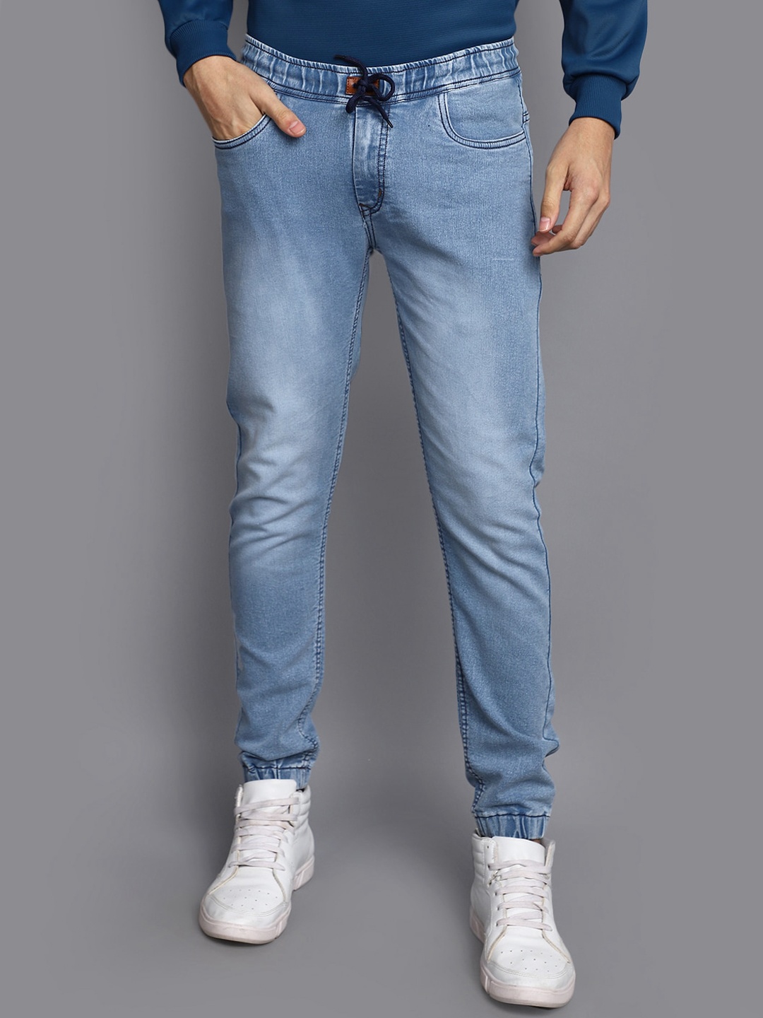 

V-Mart Men Mid-Rise Light Fade Jeans, Blue