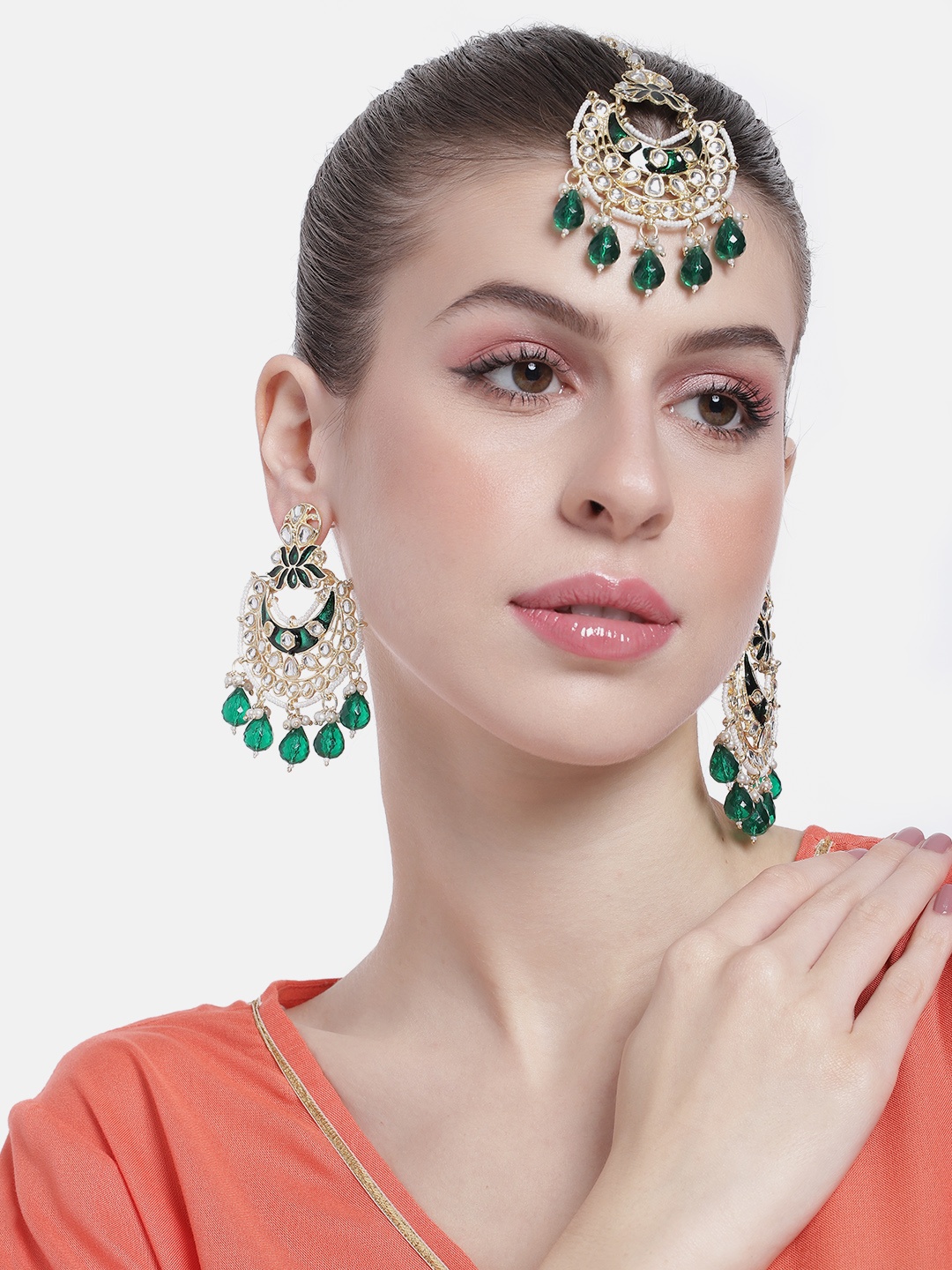 

Peora Women Gold-Plated Kundan Studded Dangle Earrings & Maangtikka Set, Green