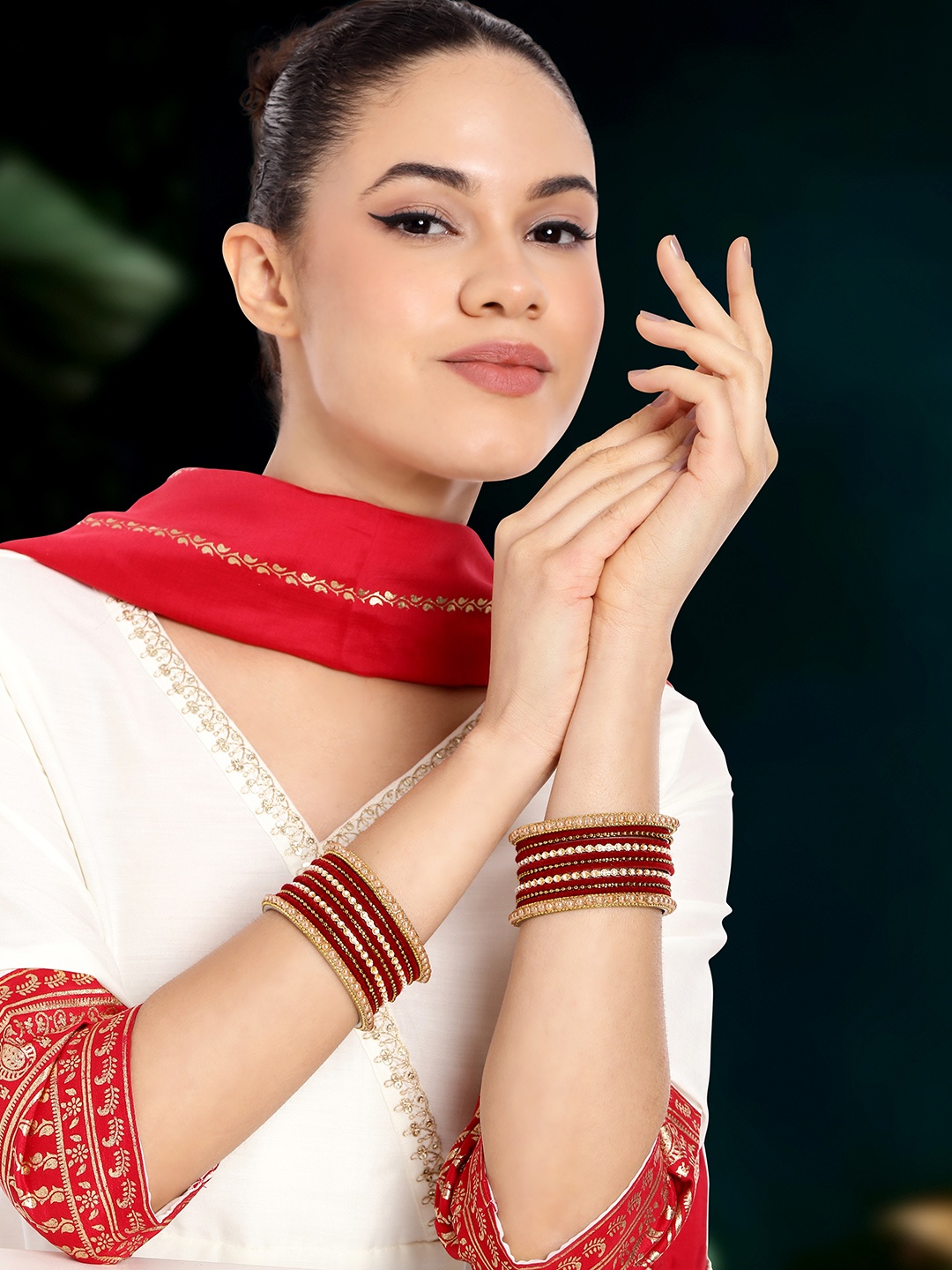 

Peora 26-Piece Gold-Plated Silk Thread-Detailed Bangles, Maroon