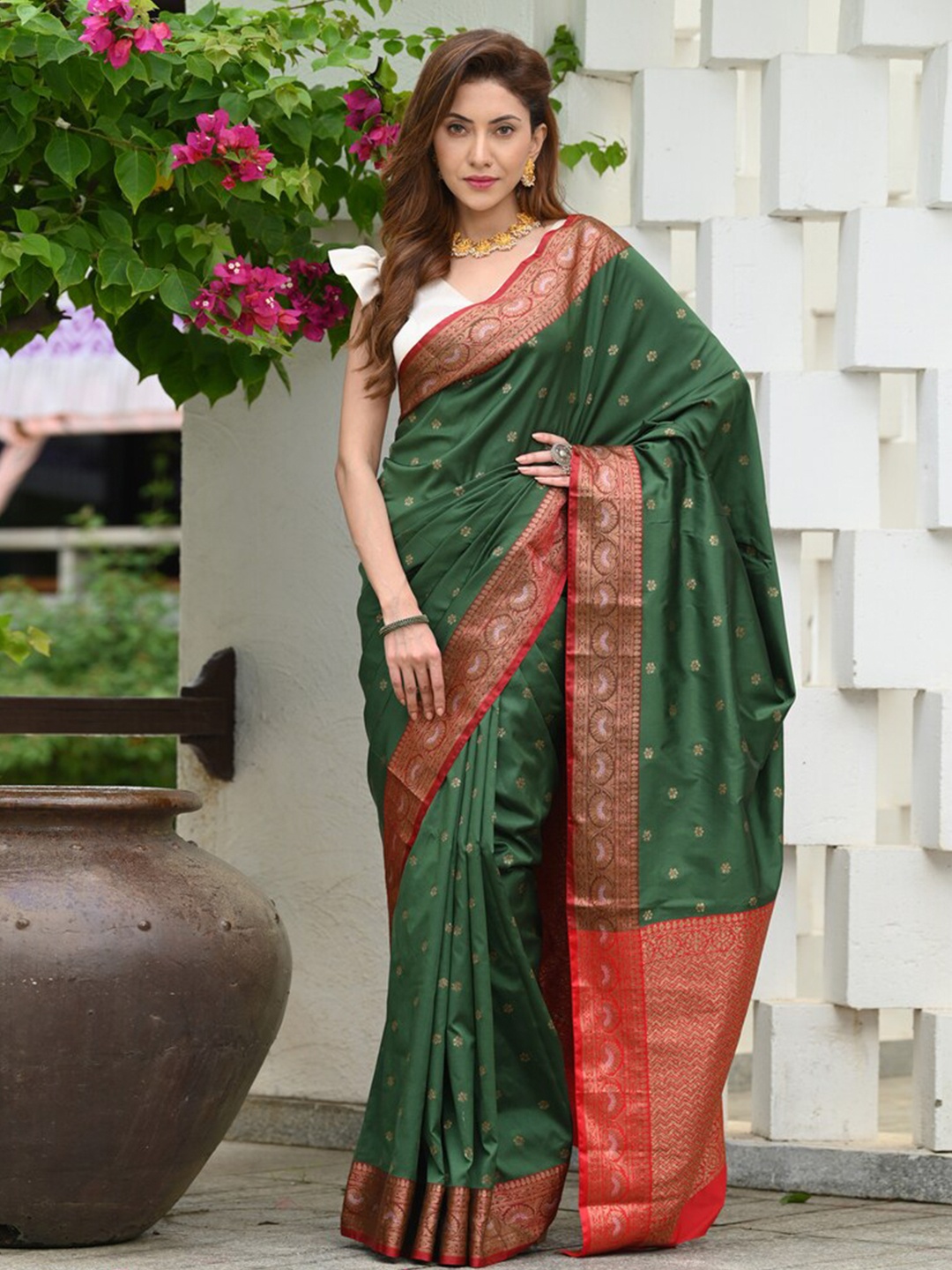 

BEATITUDE Ethnic Motifs Woven Design Banarasi Saree, Green