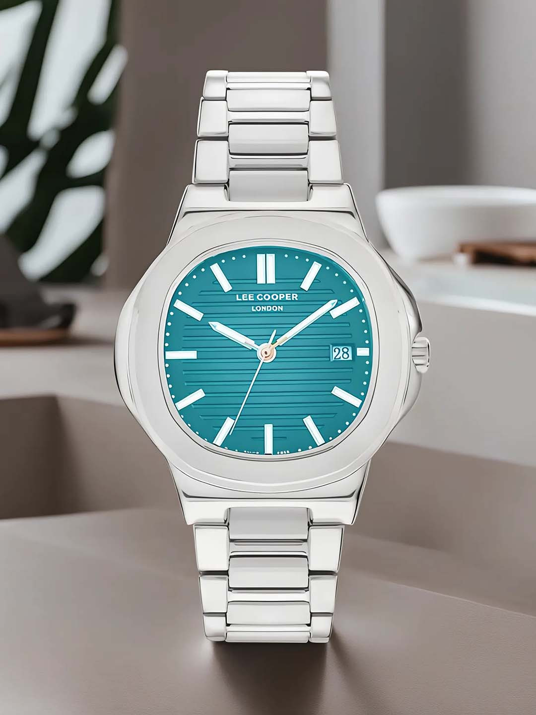 

Lee Cooper Men Stainless Steel Bracelet Style Straps Analogue Watch LC07368.380, Blue