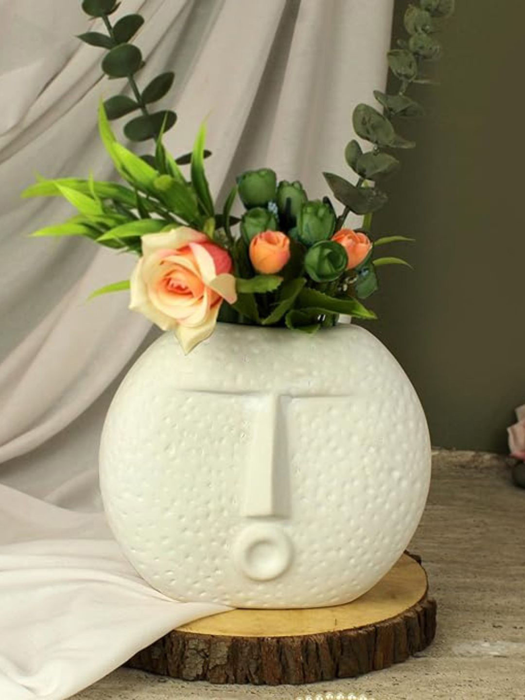 

Gathari White Textured Face Shaped Ceramic Table Decorations Vase