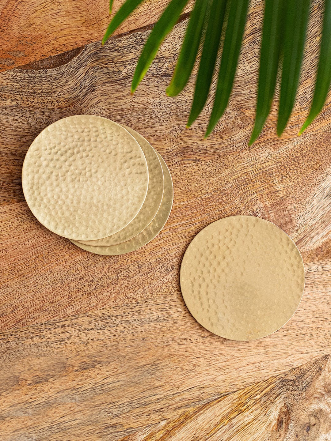

ExclusiveLane Gold Toned 4 pieces Hammered Round Iron Coasters