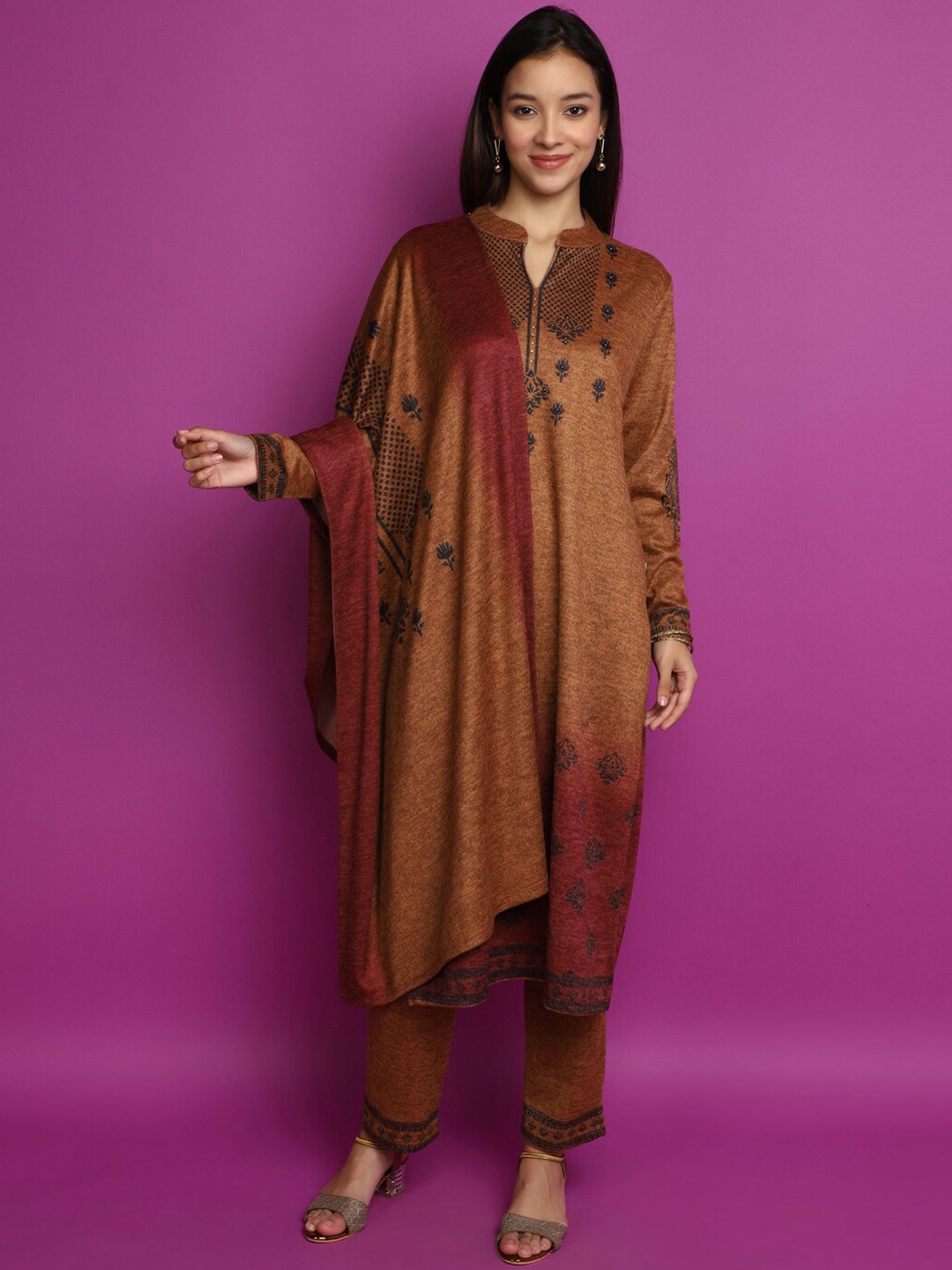 

V-Mart ethnic Motifs Woven Design Mandarin Collar Long Sleeves Straight Kurta, Gold