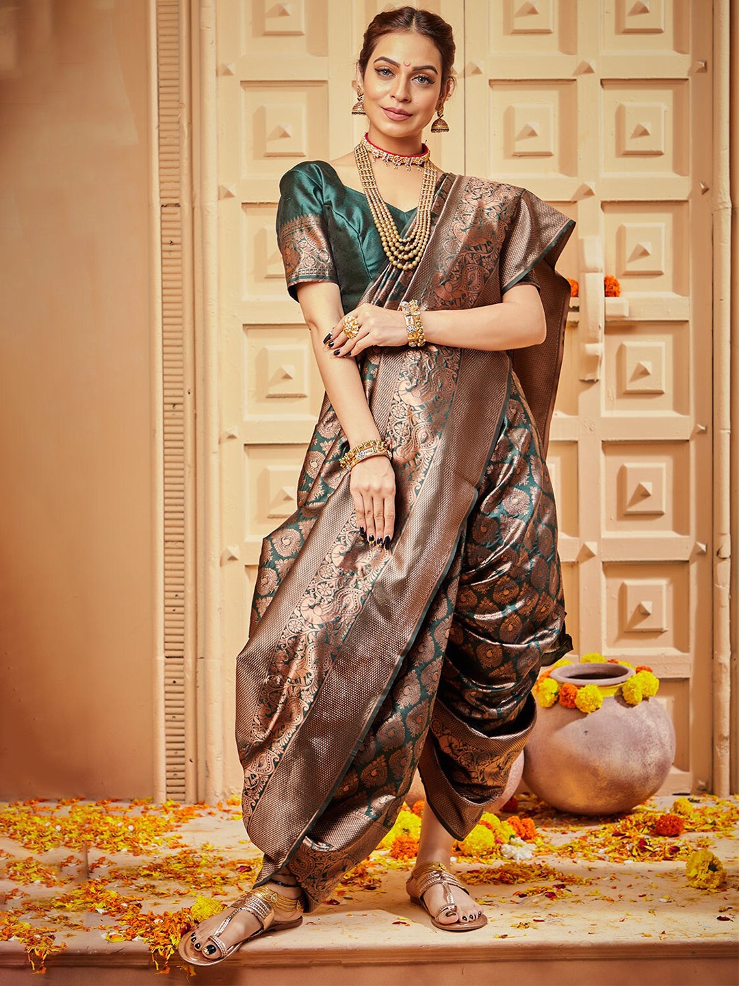 

Fashion Booms Ethnic Motifs Woven Design Zari Kanjeevaram Saree, Green