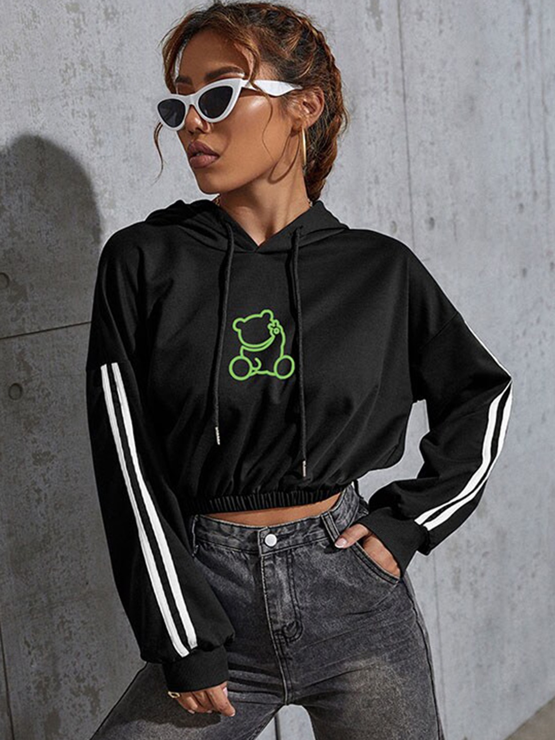 

StyleCast Black Graphic Printed Hooded Neck Long Sleeve Pullover Crop Sweatshirt