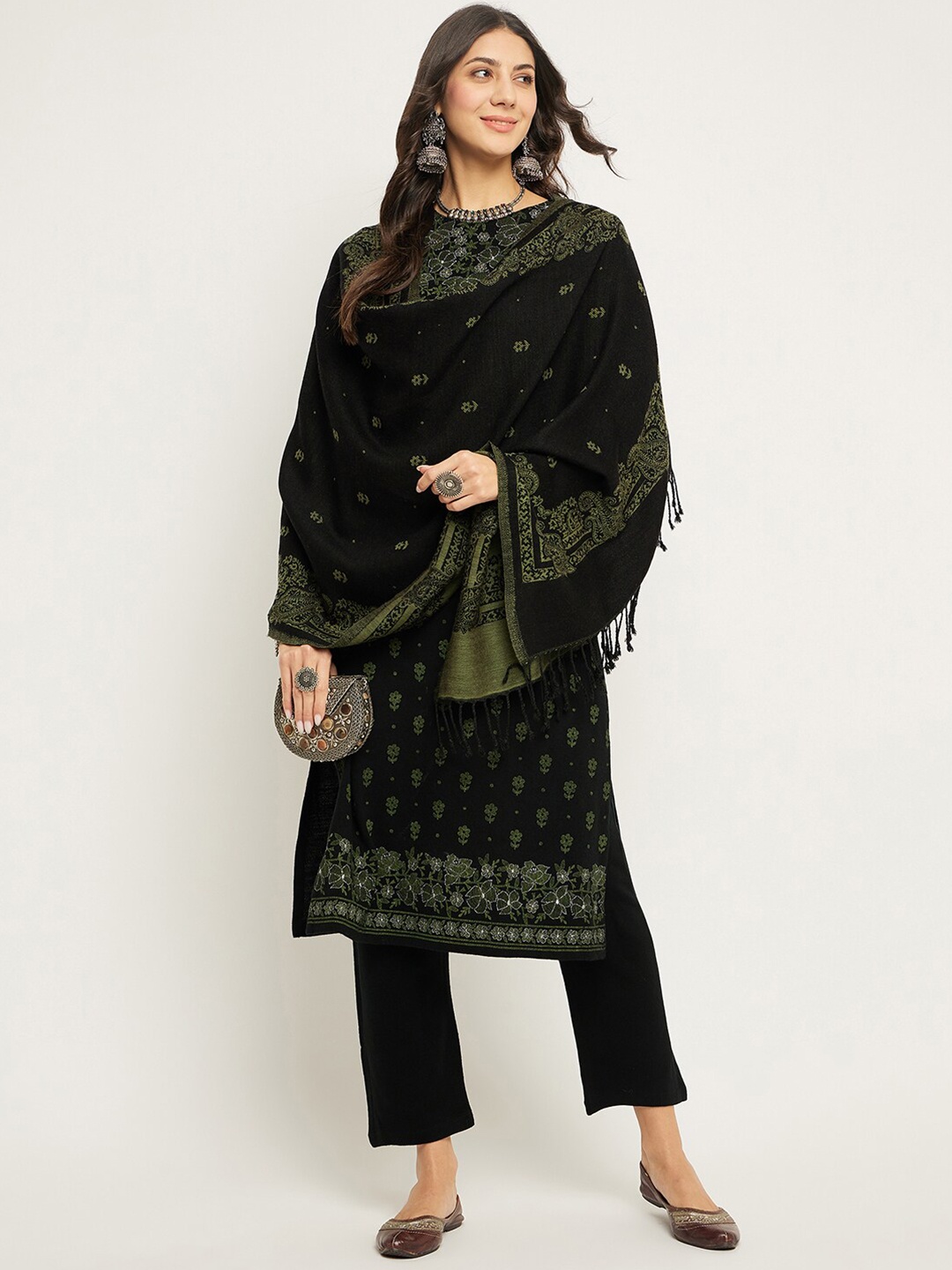 

Zigo Winter Wear Floral Printed Regular Kurta With Palazzos & Dupatta, Black