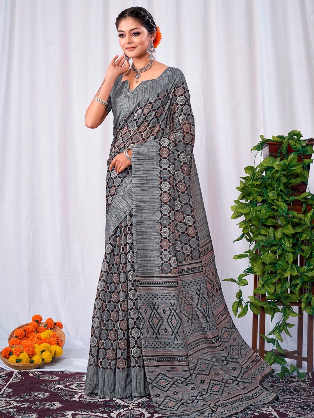 

KALINI Ethnic Motifs Printed Bagru Saree, Grey