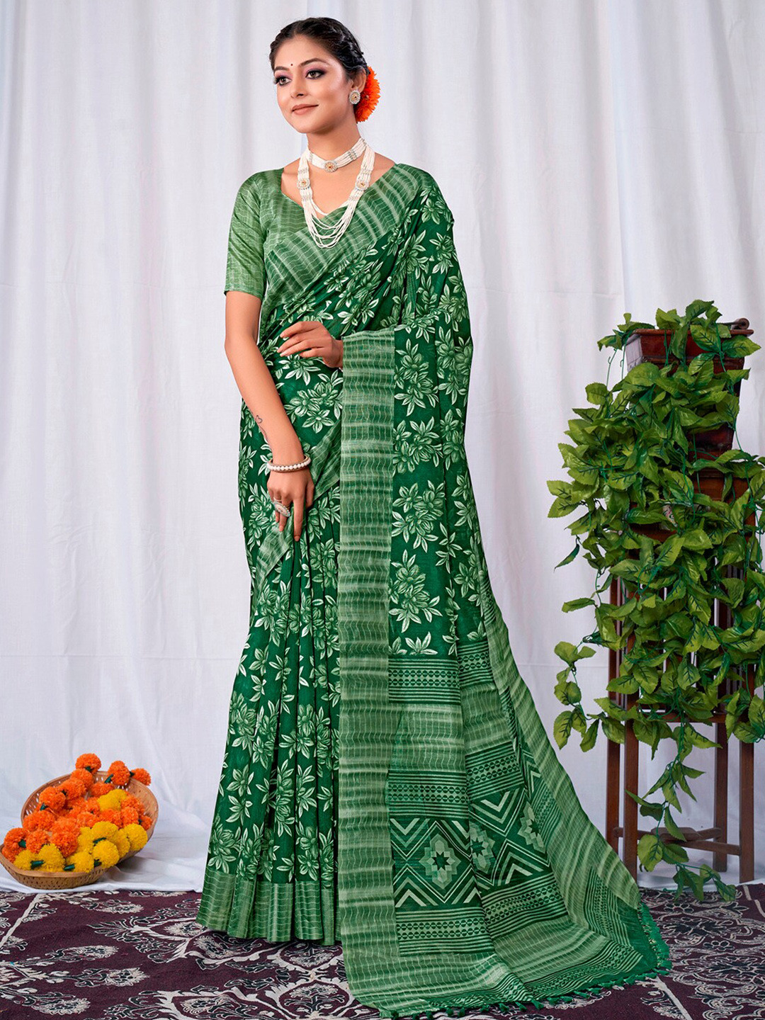 

KALINI Floral Printed Bagru Saree, Green