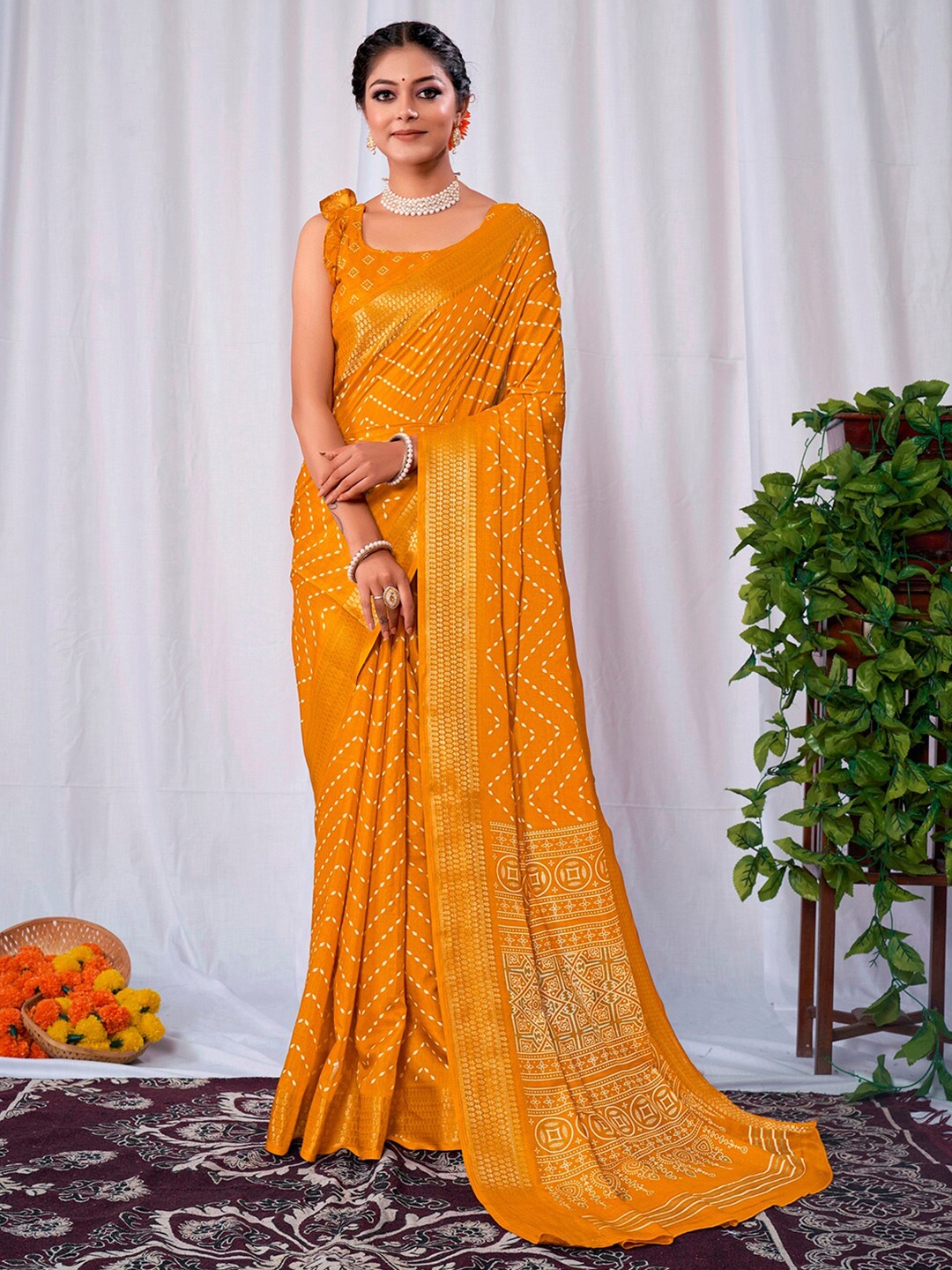

KALINI Ethnic Motifs Silk Blend Sungudi Saree, Mustard