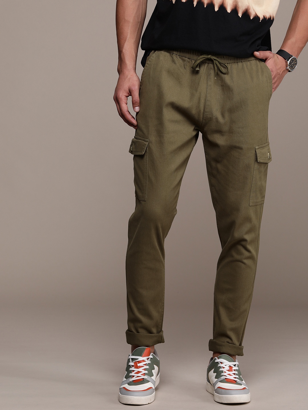 

WROGN Men Solid Mid-Rise Cargos Trousers, Olive