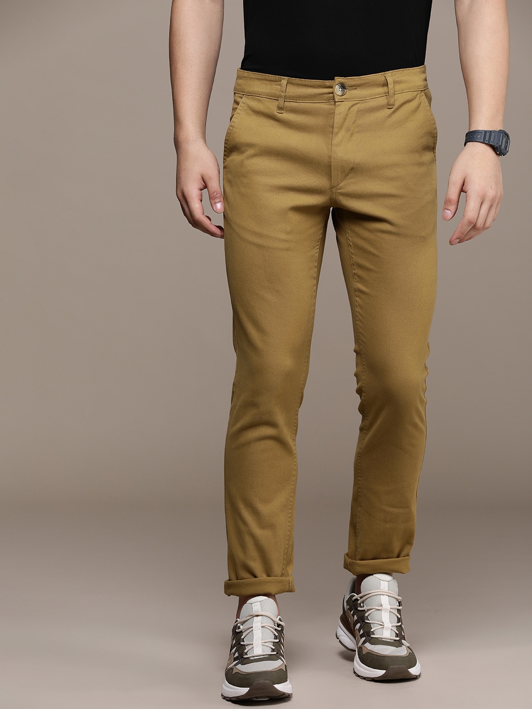 

WROGN Men Solid Mid-Rise Chinos, Khaki
