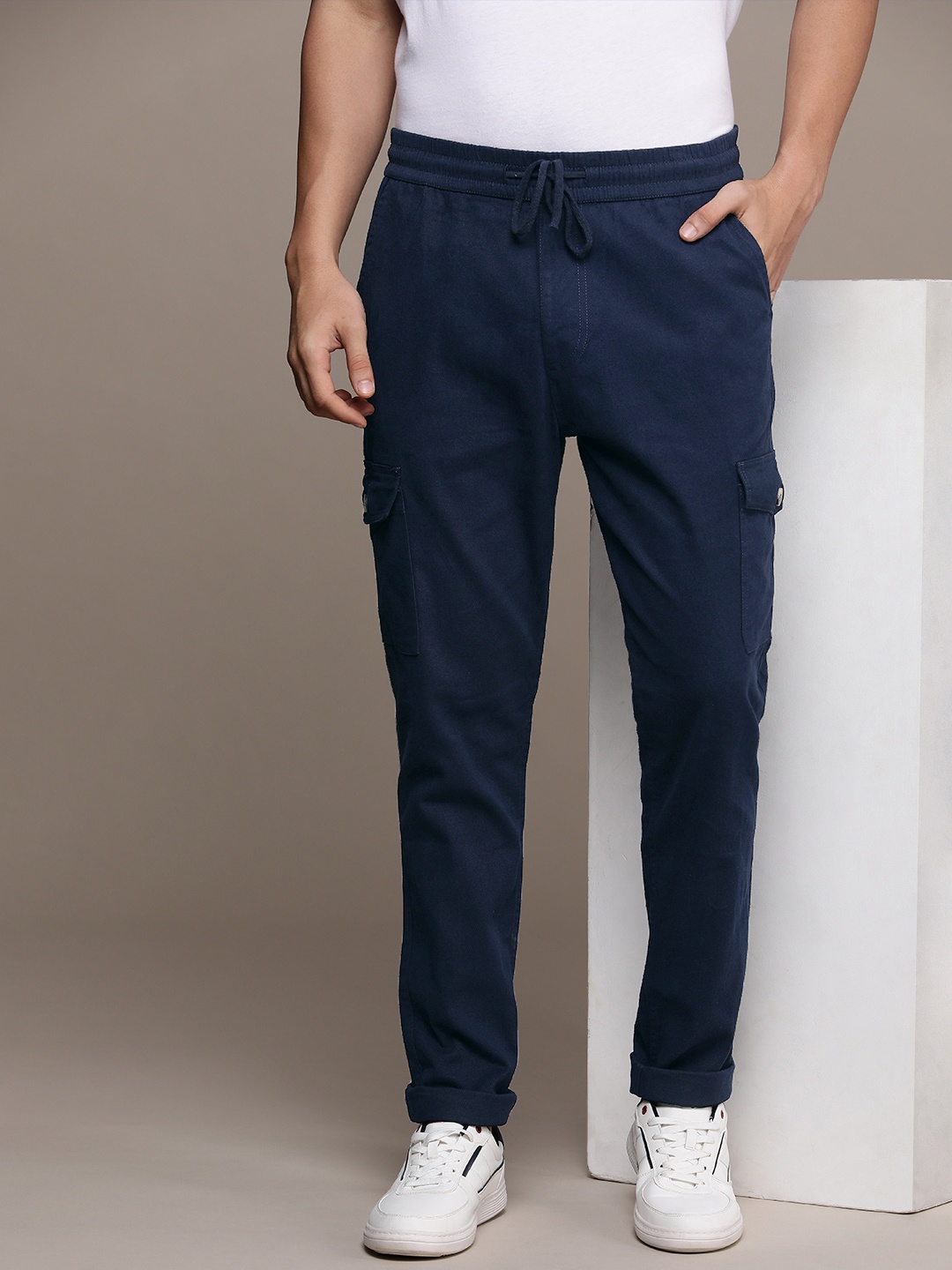 

WROGN Men Mid-Rise Solid Cargo Trousers, Navy blue