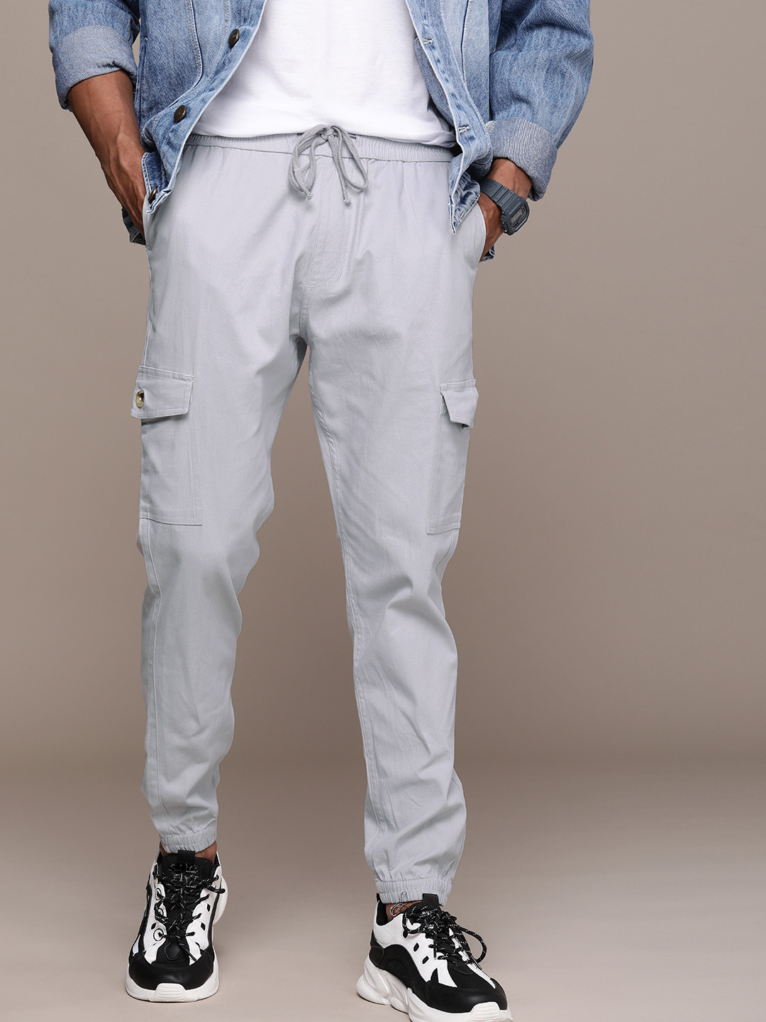 

WROGN Men Solid Regular Fit Cargo Joggers, Grey