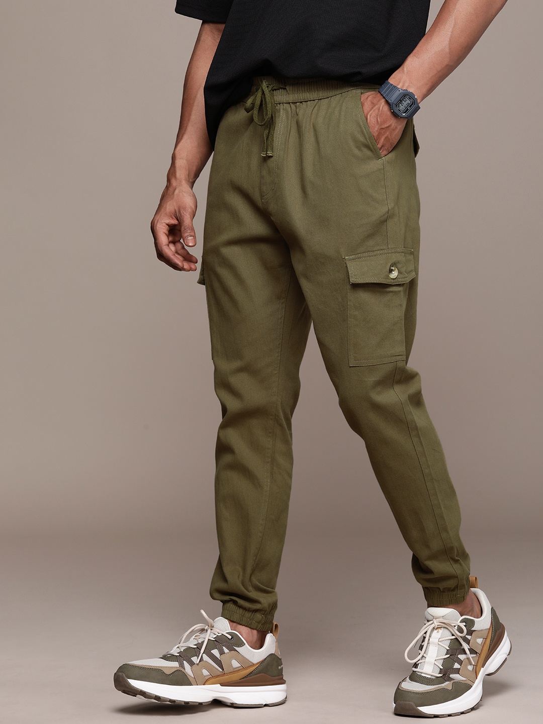 WROGN Men Mid-Rise Cargo Style Joggers, Olive