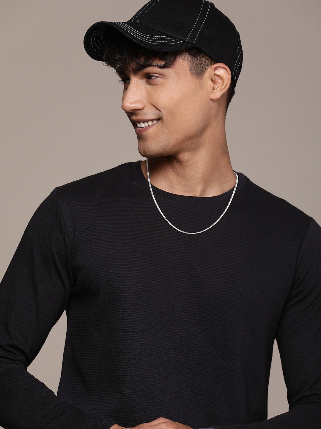 

WROGN Round Neck Ribbed Slim Fit T-shirts, Black