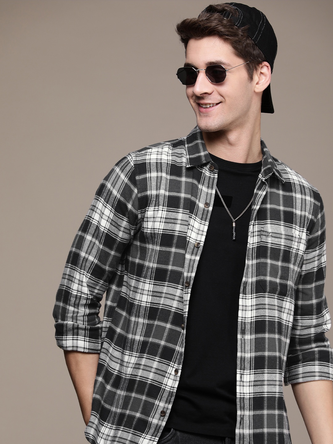 

WROGN Men Pure Cotton Tartan Checks Casual Shirt, Black