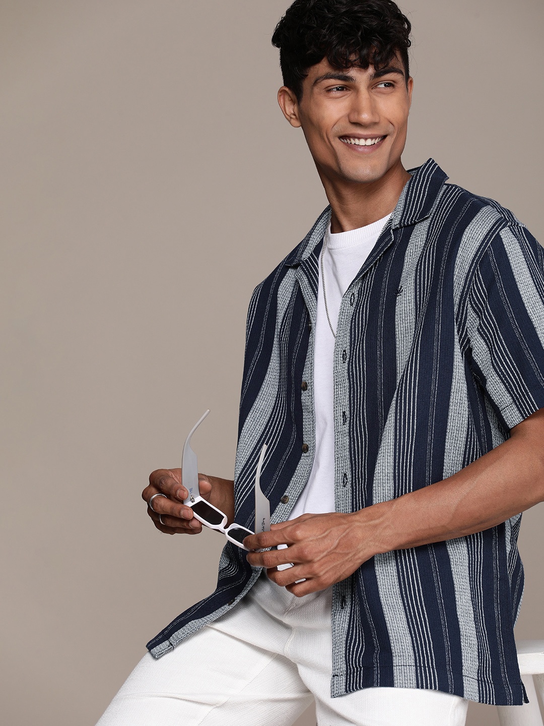 

WROGN Vertical Striped Casual Shirt, Navy blue