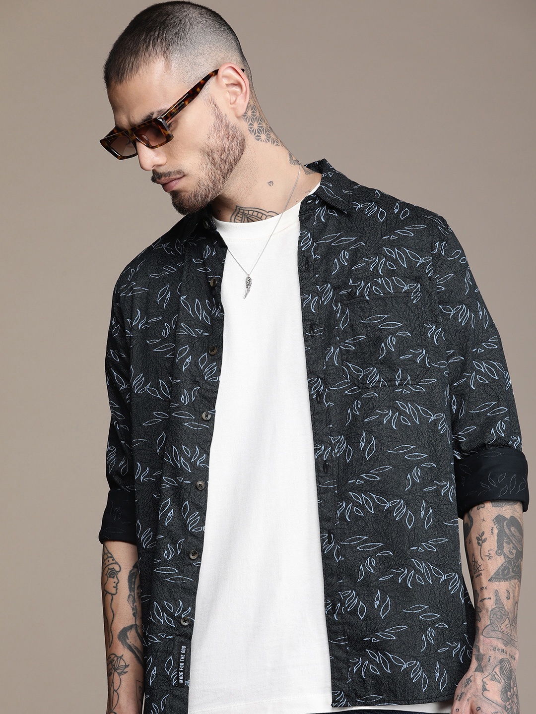 

WROGN Slim Fit Floral Printed Pure Cotton Casual Shirt, Black