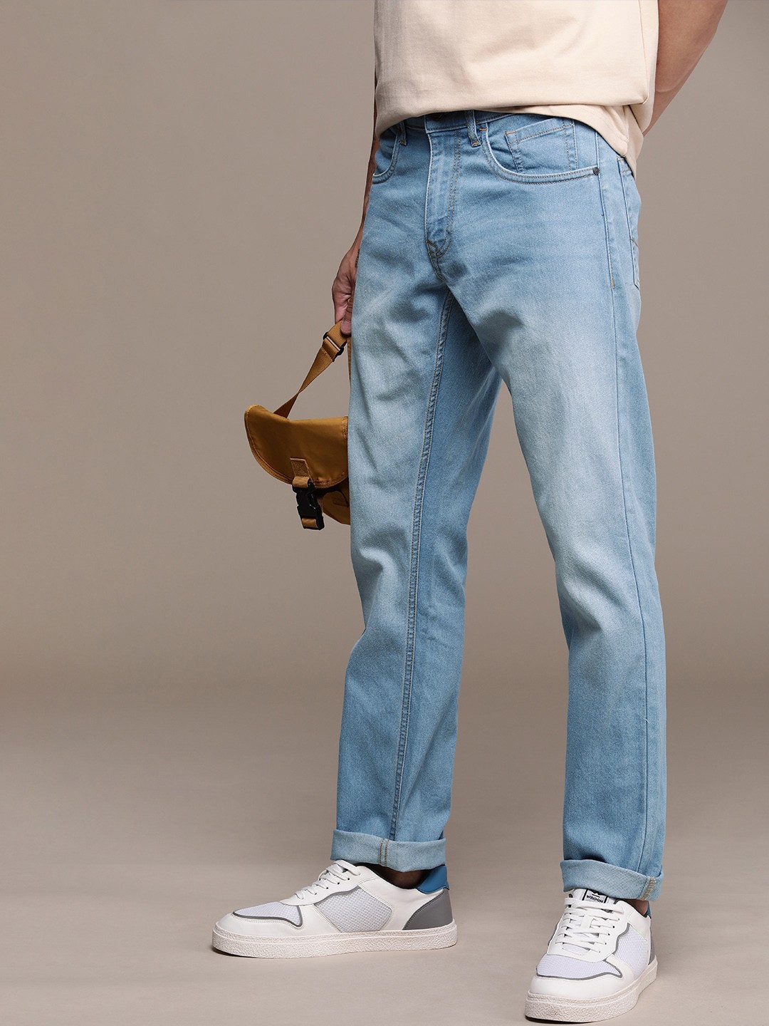

WROGN Men Straight Fit Light Fade Stretchable Jeans, Blue